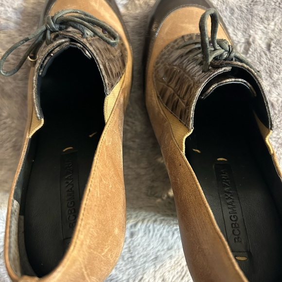 BCBG MAXAZRIA WOMEN'S 2-TONE BROWN CHUNKY HEELS size 8 Euc - Picture 5 of 7